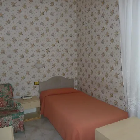 Отель Edelweiss 3*